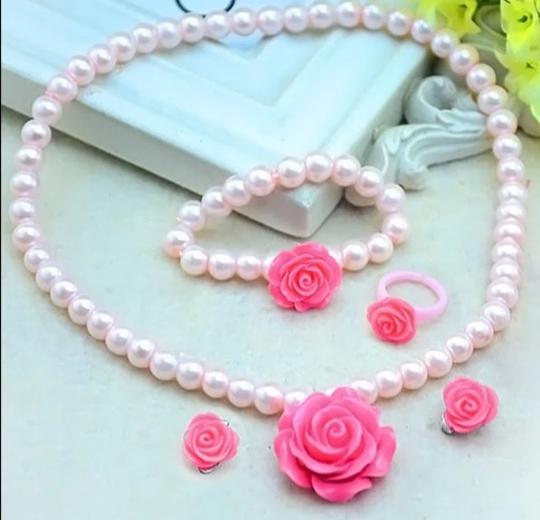 Pearl Flower Shape Necklaces