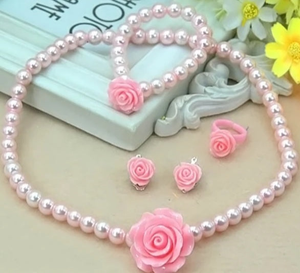 Pearl Flower Shape Necklaces